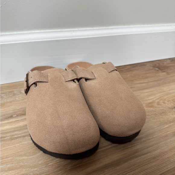 NEW Kidmi Clogs in Mocha - Picture 3 of 3